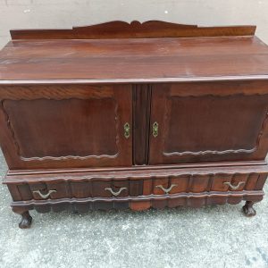LOT 036: DRESSER.