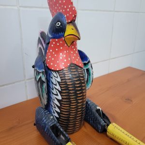 LOT 020: CHICKEN FIGURINE.