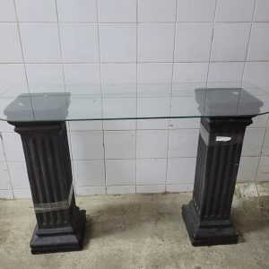 LOT 012: SIDE TABLE.