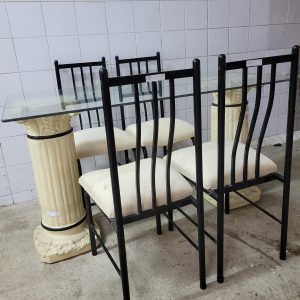 LOT 010: DININGROOM SET.