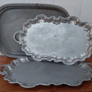 LOT 037: 3 X ORNATE TIN TRAYS.